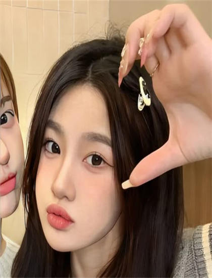 从表演艺术看《女王进行时第1部》：主角的成长历程与心路变化 展现表演艺术的魅力